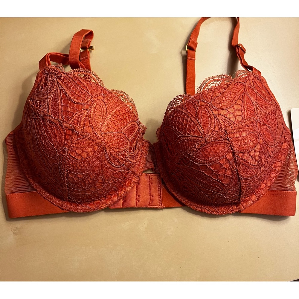 NWT Lively scalloped j hook bra